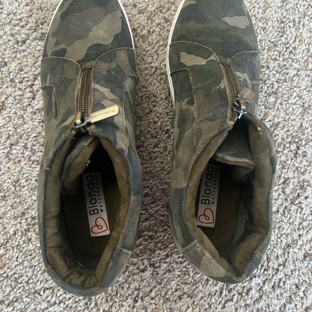 Waterproof sneakers - Picture 3 of 5
